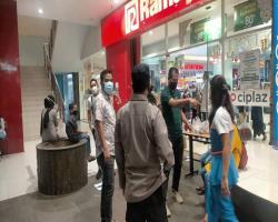 Cegah Kerumunan Di Pusat Perbelanjaan Polres Cilegon Beri Himbauan Ke 