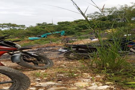 Dua Orang Penambang  Batu Bara Tertimb