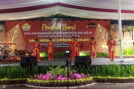 PENTAS SENI DALAM RANGKA PELEPASAN DAN