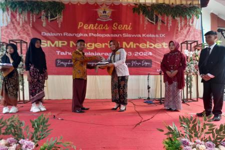 Gelar Pentas Seni Pelepasan Siswa SMP 