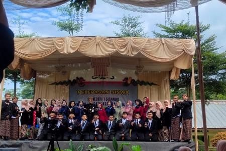 Pelapasan Kelas IX dan Gelar Seni P5 S