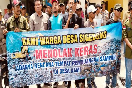 Masyarakat Sigedong adakan Aksi Demo T