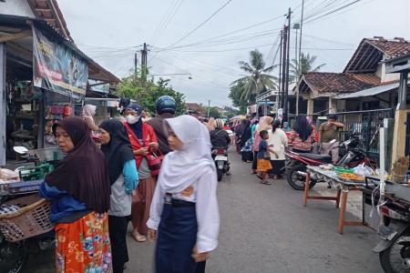 Pasar Kampung Janda  jajanan serba ada  desa Karangsari  dengan produk