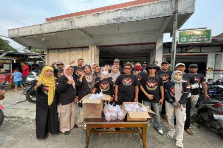 Semarak Bagibagi Takjil Squad Nusantara PAC Karangmoncol