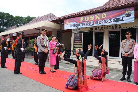 KAPOLRES KENDAL BARU AKBP HENDRY S