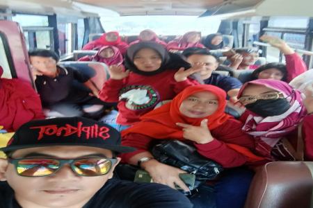 Komunitas Mawar Bodas Bertamasya Menja