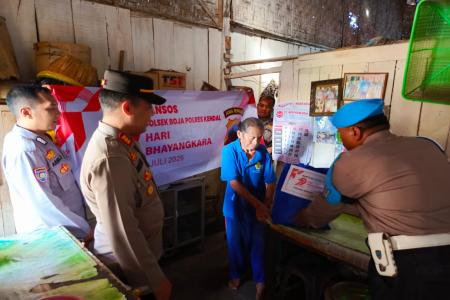 POLSEK BOJA SALURKAN BANTUAN SOSIA