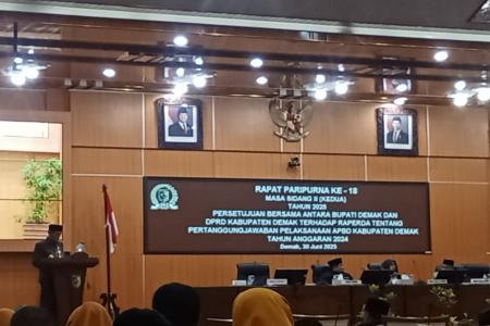 Rapat Paripurna ke18 DPRD Kabupaten De
