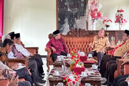 KH Taefur Arofat Donasi Pembangunan Ma