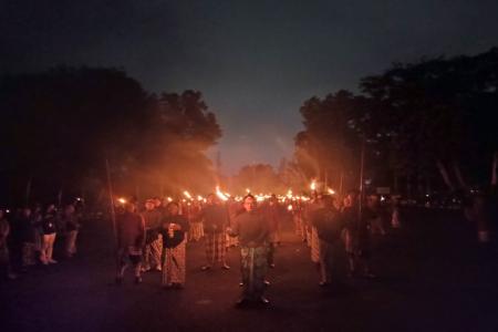 BEDHOL KEDHATON DAN TOPO BISU, SIM