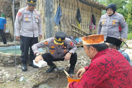 KAPOLRES SUMENEP PIMPIN PELETAKAN 