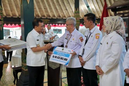 Negara Hadir Wali Kota Tegal Serahkan 