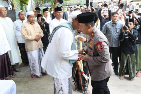 KAPOLRI SILATURAHMI KE PONPES AL-H