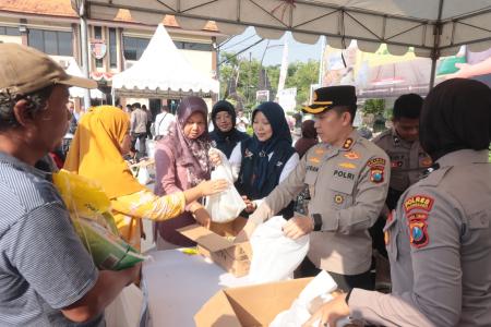GELAR BAZAR, POLRES BLITAR DUKUNG 