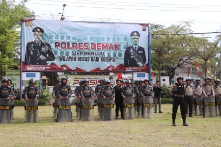POLRES DEMAK SIAGAKAN 100 PERSONEL