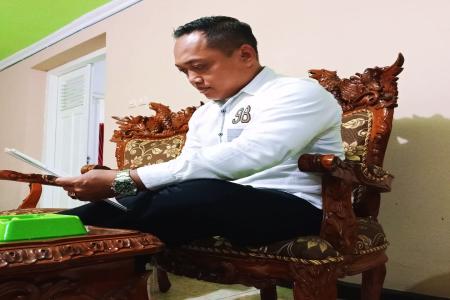 NOeL  Totalitas Tanpa Batas