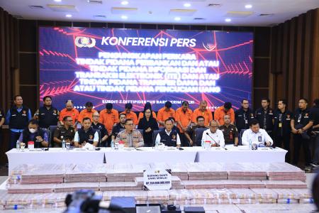 BARESKRIM POLRI UNGKAP SINDIKAT PE